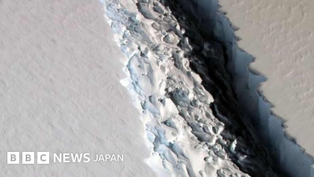 南極の棚氷に亀裂 巨大な氷山が海に cニュース 南極の棚氷に亀裂 巨大な氷山が海に cニュース