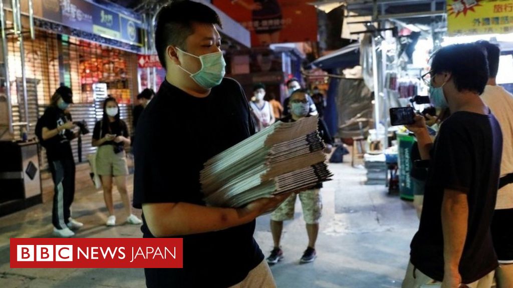 社主逮捕の香港紙、当局との対決姿勢鮮明に 1面に連行写真 - BBC