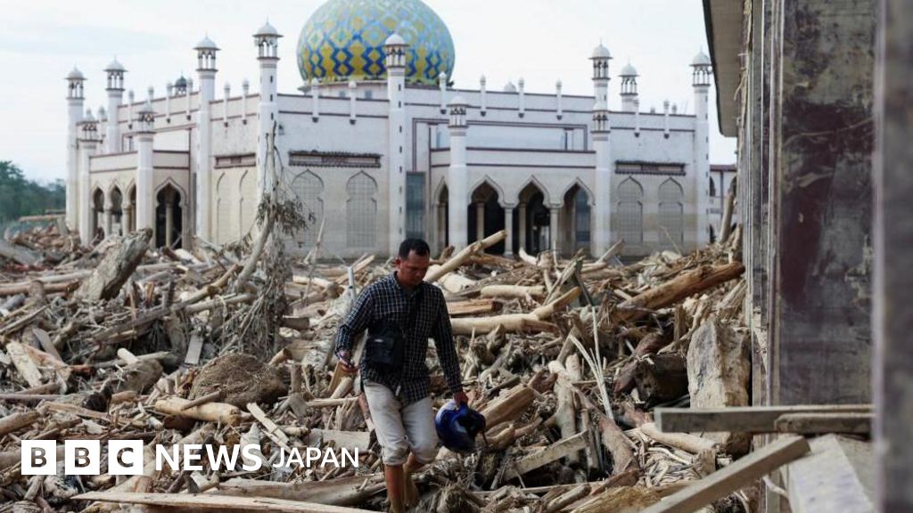 インドネシア、洪水による死者900人超に - BBCニュース