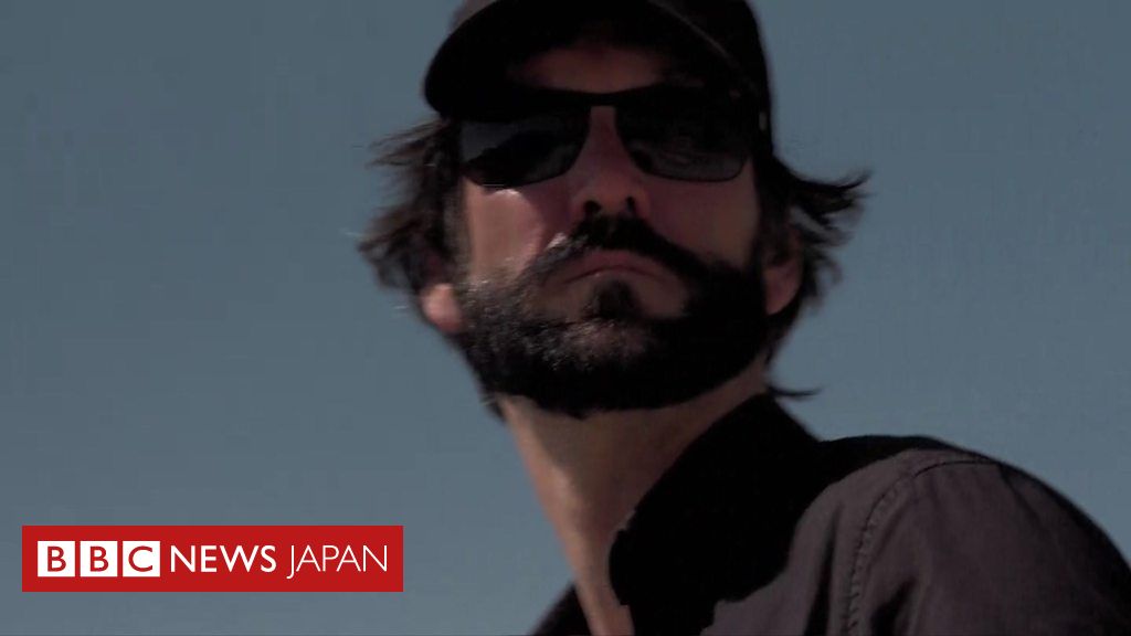 ISの捕虜だった写真ジャーナリスト、元戦闘員と会うが - BBCニュース