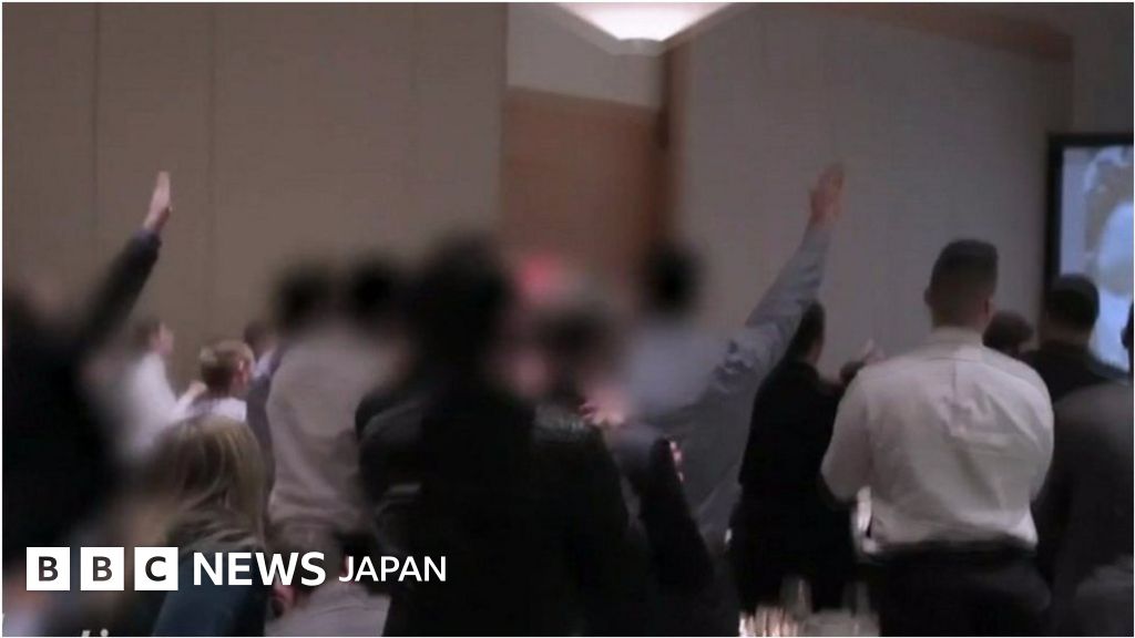 米「オルタナ右翼」 ナチス式敬礼で「トランプを称えよ!」 BBCニュース