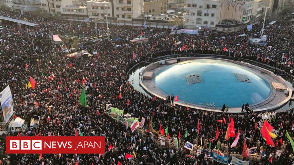 イラン首都でソレイマニ司令官の葬儀に大群衆　最高指導者は涙 - BBCニュース