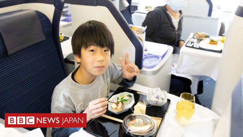 全日空の「飛行機レストラン」が人気 ファーストクラスが6万円 - BBC