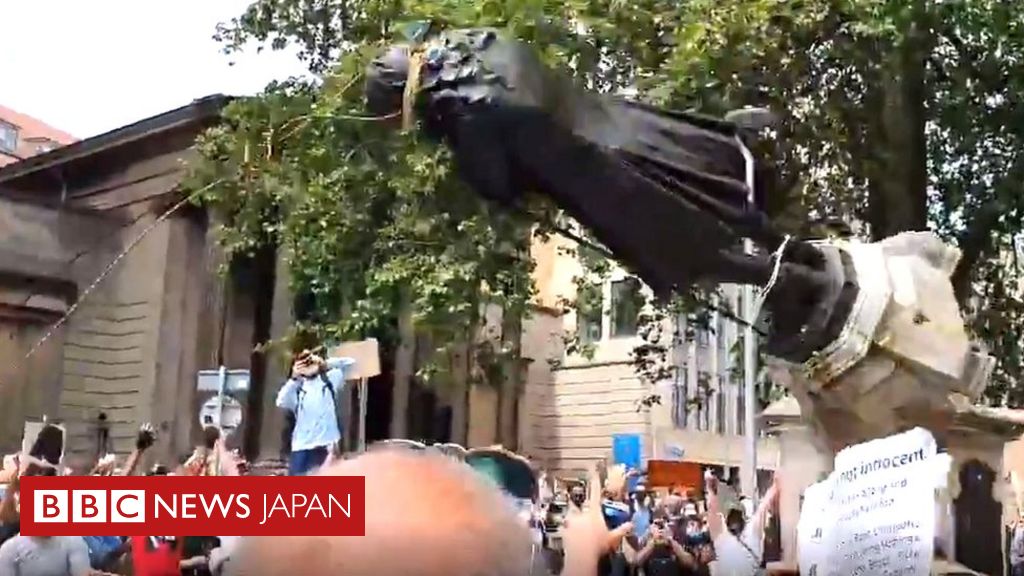 イギリスで人種差別に抗議続く、奴隷商人の銅像を引きずり下ろし イギリスで人種差別に抗議続く、奴隷商人の銅像を引きずり下ろし