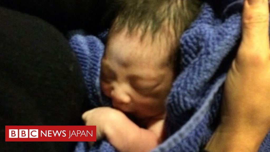 Nyでキリスト生誕の場面に生まれたばかりの赤ちゃん 母親判明 cニュース