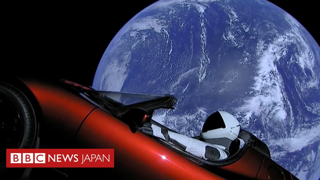 イーロン・マスク氏のロケット「ファルコン・ヘビー」打ち上げ成功 - BBCニュース