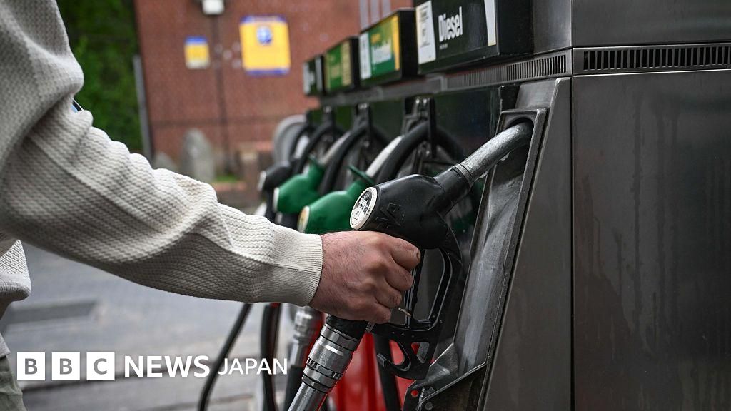 BBCニュース  - イギリス、ロシア産石油への新規制を緩和へ　燃料価格の高騰受け