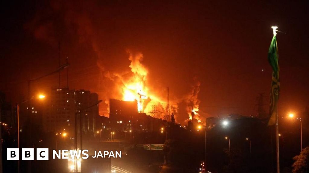 イランとイスラエル双方が攻撃継続、死傷者多数 石油施設で火災も