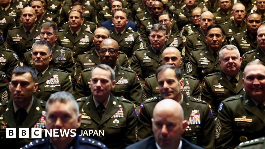 BBC.comのニュース記事「トランプ氏、アメリカの都市を「軍の訓練場」にすべきと 将官らに演説」の画像