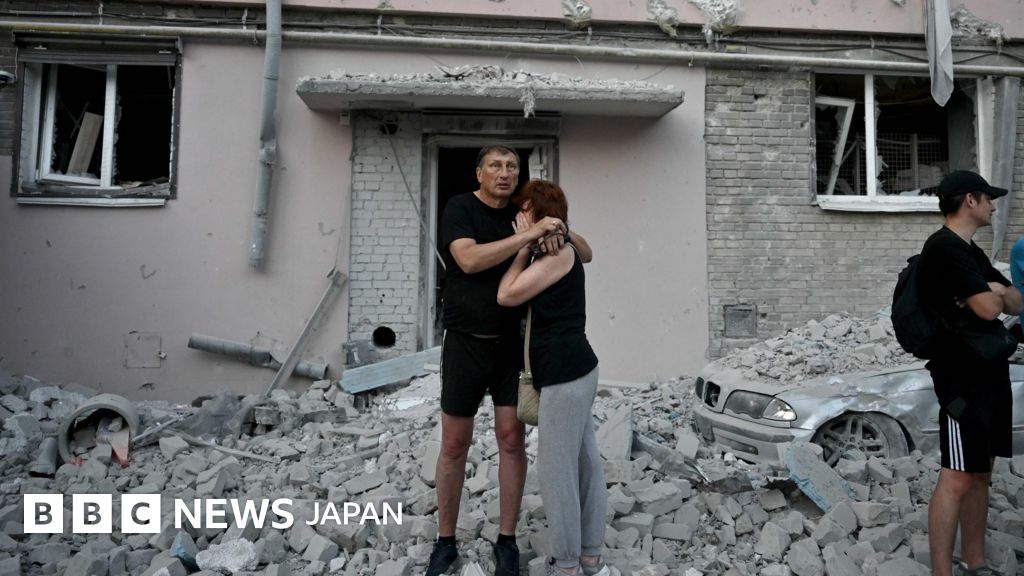 ロシア、キーウに大規模なミサイル・ドローン攻撃、少なくとも13人死亡