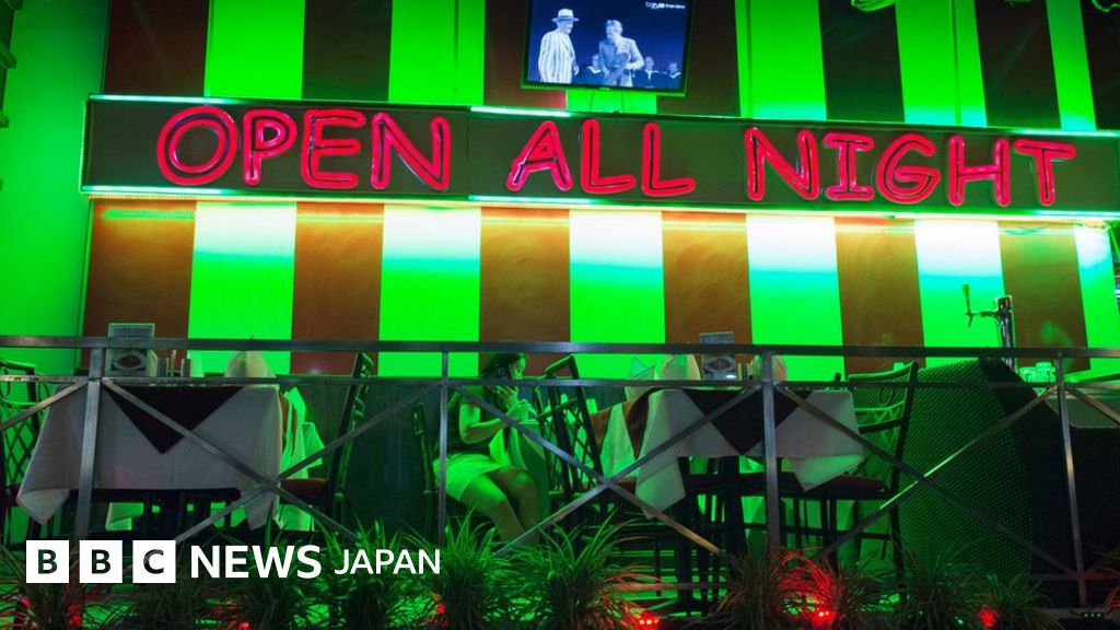 2016年10月14日発行 プミポン国王　新聞　タイ　バンコク