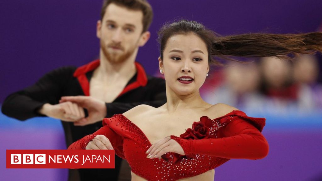 平昌五輪韓国の女子スケート選手、演技中に衣装はだけかける