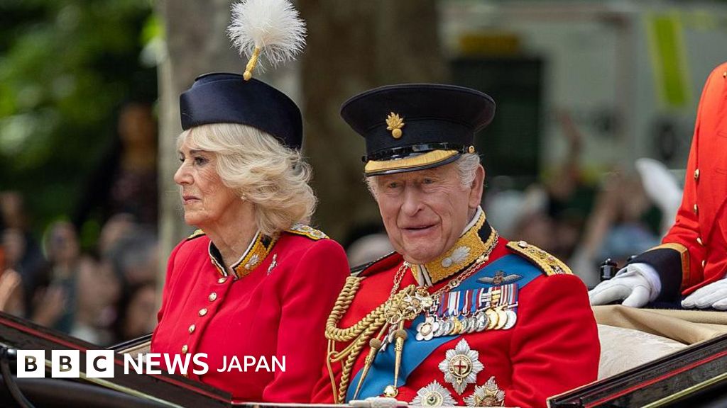 イギリス国王夫妻、改修後のバッキンガム宮殿に住まないと 一般公開を