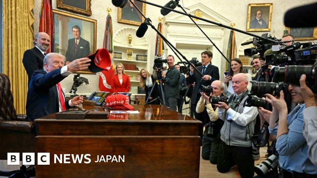 【最高鑑定 MS70 FDOI】2021年トランプ大統領 ホワイトハウスラベル 2020 $1 Silver Eagle MS70 トランプ大統領星条旗ラベル - メルカリ