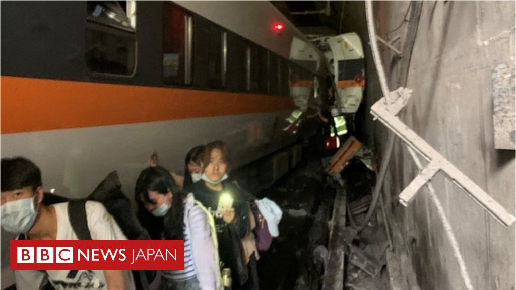 台湾のトンネル内で列車脱線 死者少なくとも50人に cニュース