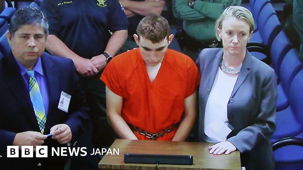 【フロリダ高校乱射】 「プロの学校銃撃犯」になる予告 FBI把握 BBCニュース