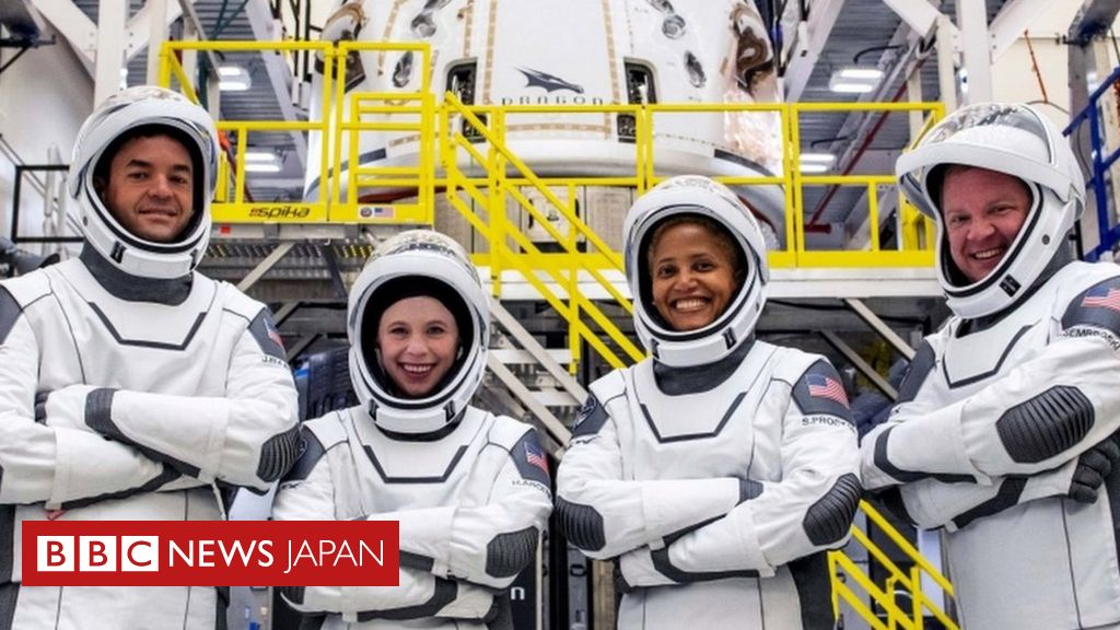 アマチュア宇宙飛行士4人乗せ、打ち上げ成功 スペースXの宇宙船