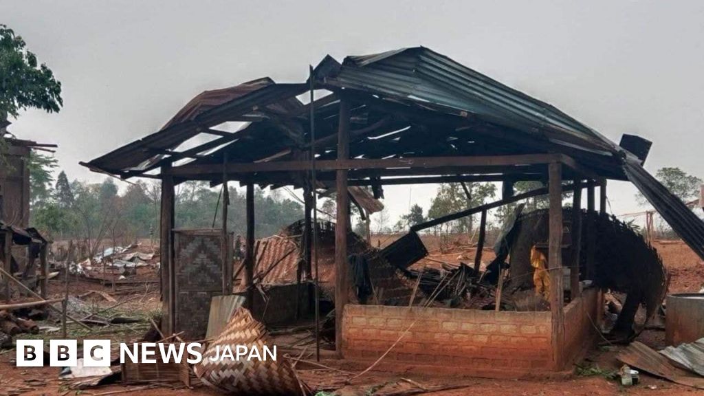 ミャンマー北東部シャン州の村で28日夜、ミャンマー国軍の爆撃で複数の建物が被害を受けたと示す複数の画像を、BBCは受け取った
