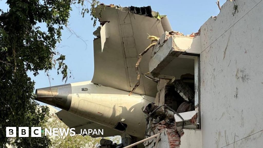 BBC.comのニュース記事「エア・インディア機墜落事故、燃料制御スイッチ「オフ」が原因か 予備報告書が指摘」の画像