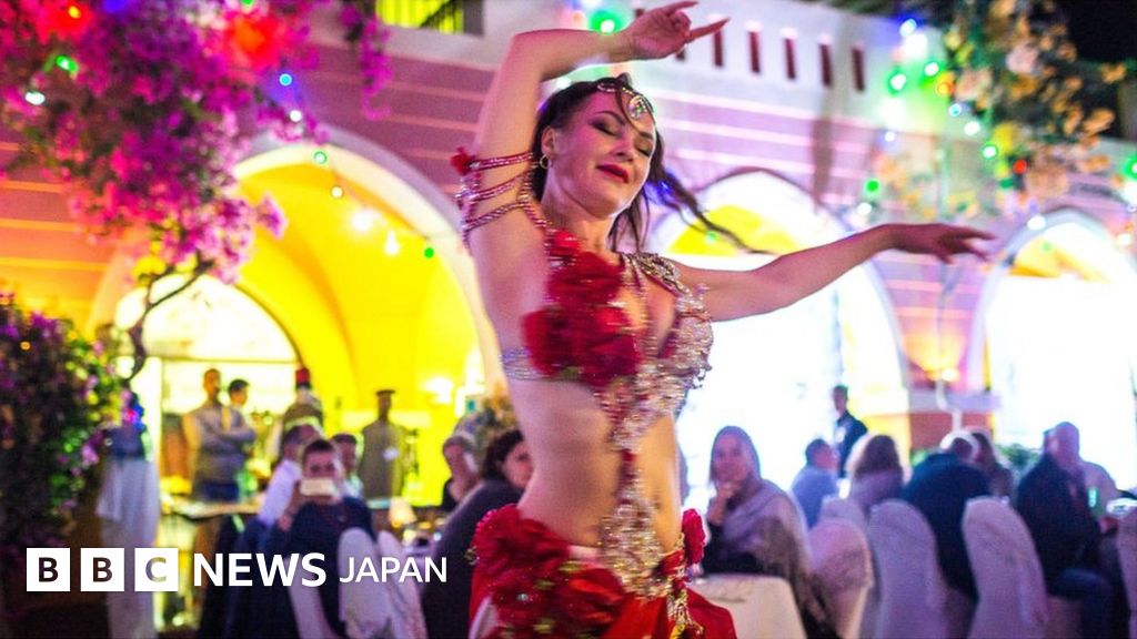 ベリーダンスを踊った教師、解雇され離婚も エジプトで女性の権利