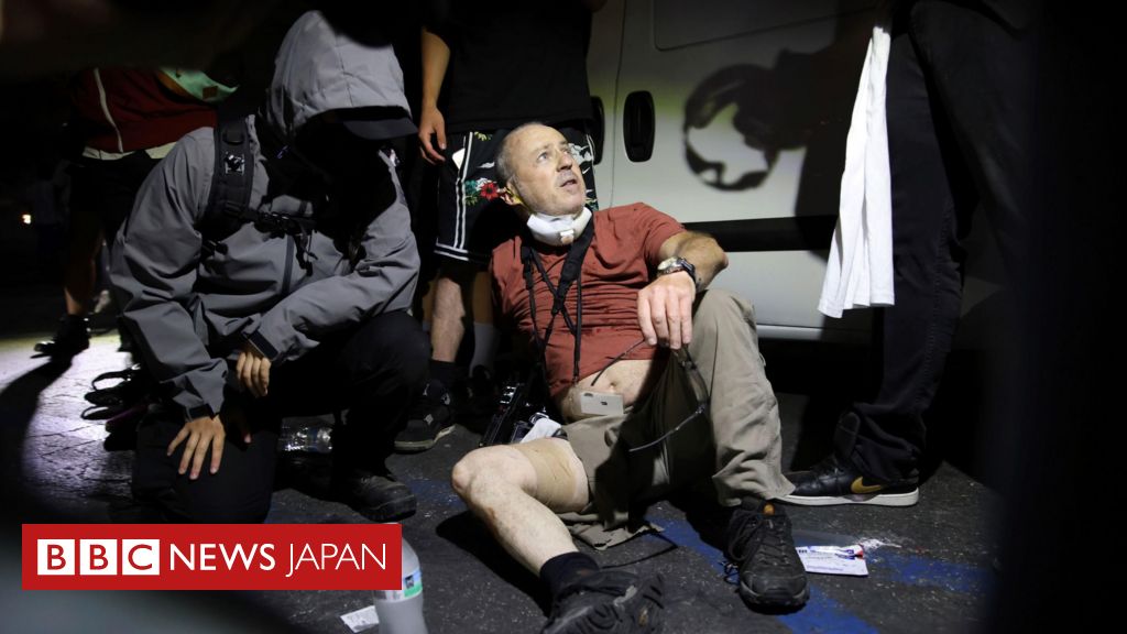 米ロサンゼルスの衝突、報道関係者が続けて撃たれる　非殺傷弾で - BBCニュース
