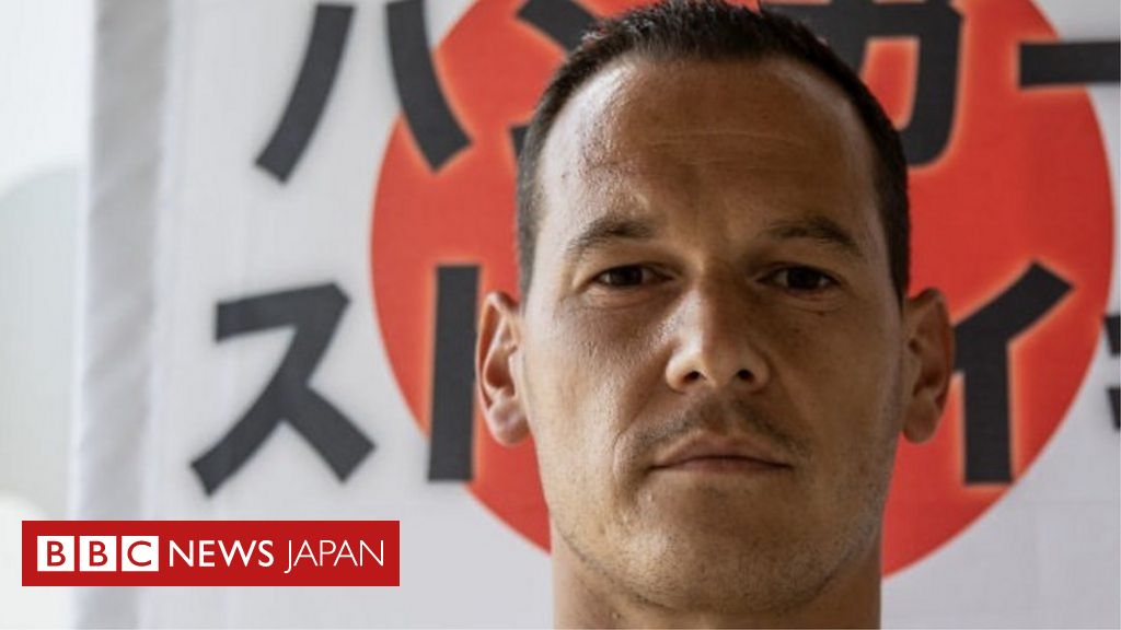 日本人妻に「連れ去られた」子供に会いたい……仏男性が東京でハンガーストライキ - BBCニュース