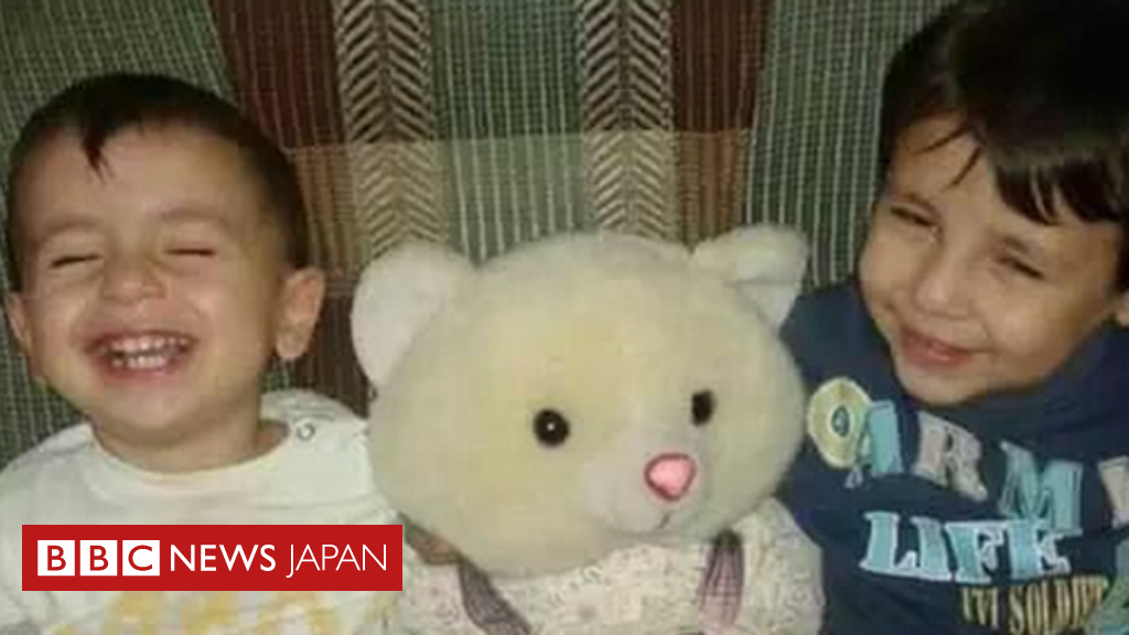 シリアを追われ 浜辺に打ち上げられたクルドの男の子とその家族 cニュース