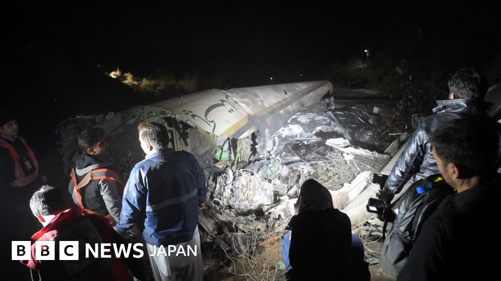 パキスタン航空機墜落、乗員乗客全員死亡 人気歌手も BBCニュース
