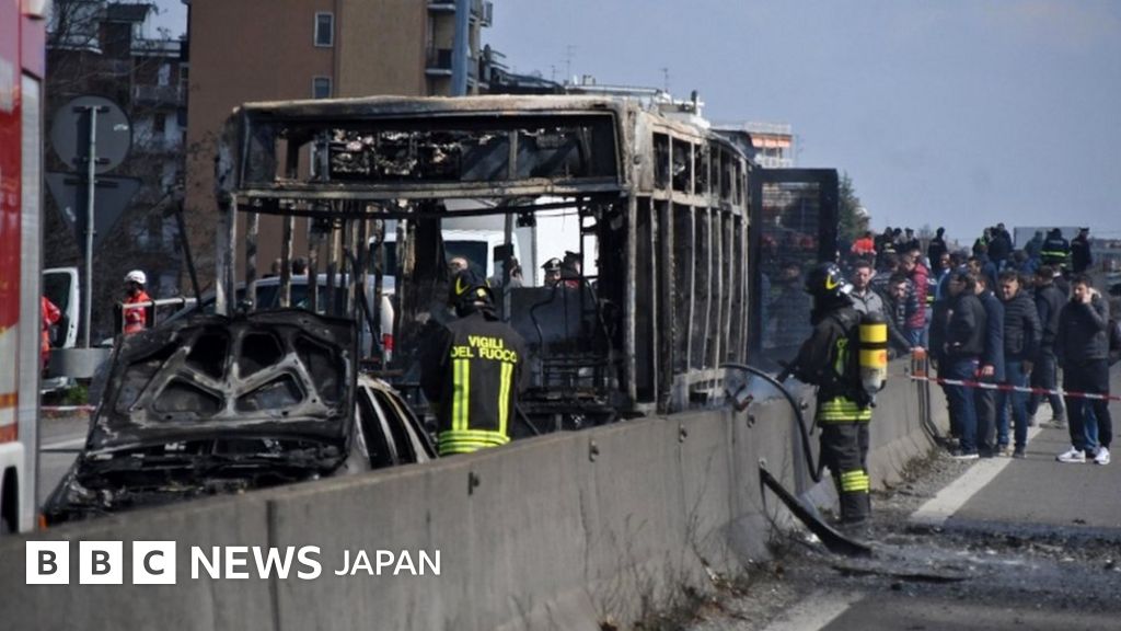 運転手がスクールバスをハイジャックし放火 重傷者なし イタリア cニュース