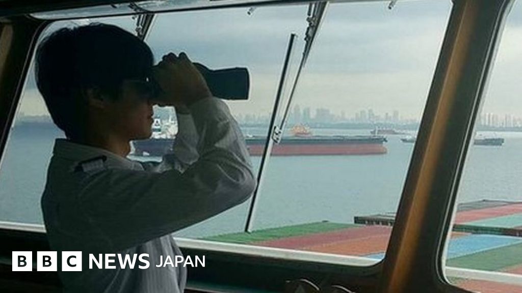 シンガポール沖に動かない船 乗組員も足止め 経営難で差し押さえられ Bbcニュース