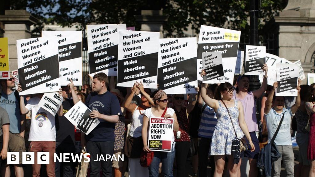 アイルランドの女性たち、生理周期を首相に抗議ツイート BBCニュース