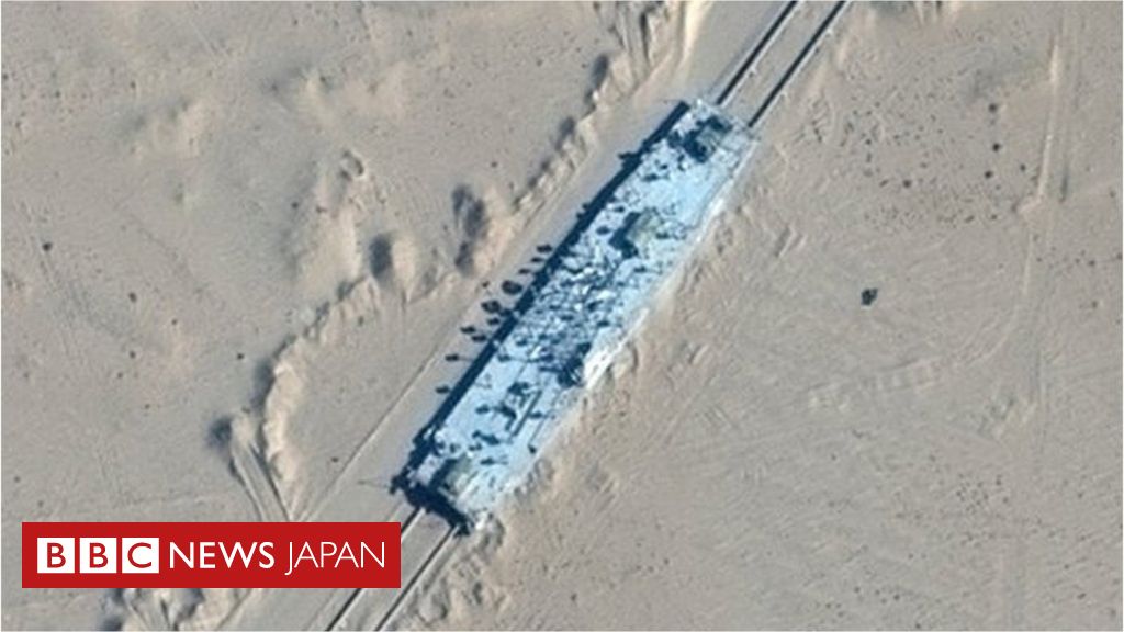 中国の砂漠に米空母らしき模型 標的として軍が建造か cニュース