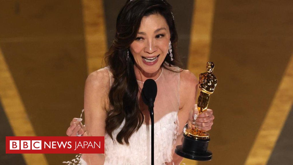 ミシェル・ヨーさん、アジア人初のアカデミー賞主演女優賞　その意味を語る - BBCニュース