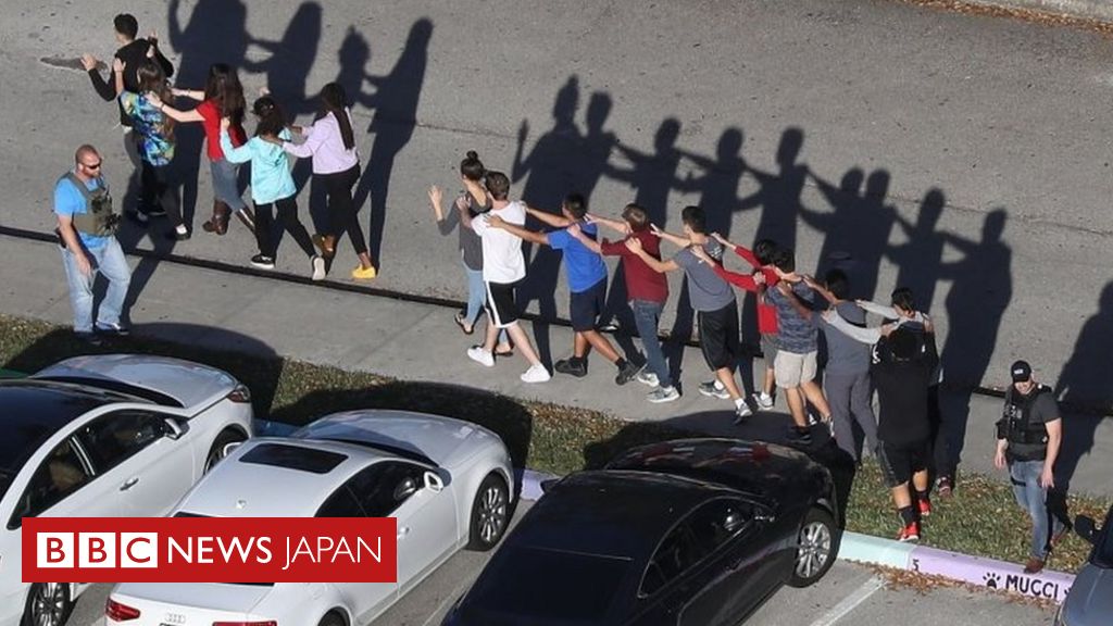 米フロリダ州の高校で乱射 少なくとも17人死亡 容疑者は退学処分の元生徒 cニュース