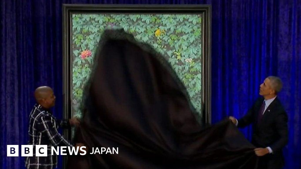 オバマ夫妻、公式肖像画お披露目 「条件交渉」したが - BBCニュース