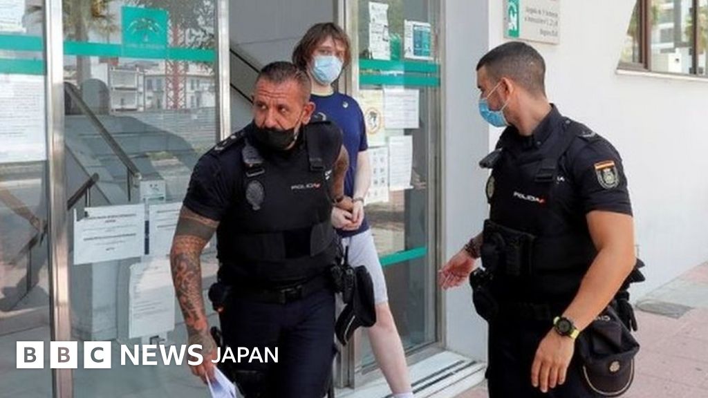 イギリスの別件逮捕・勾留 _129652355_mediaitem129652349.jpg