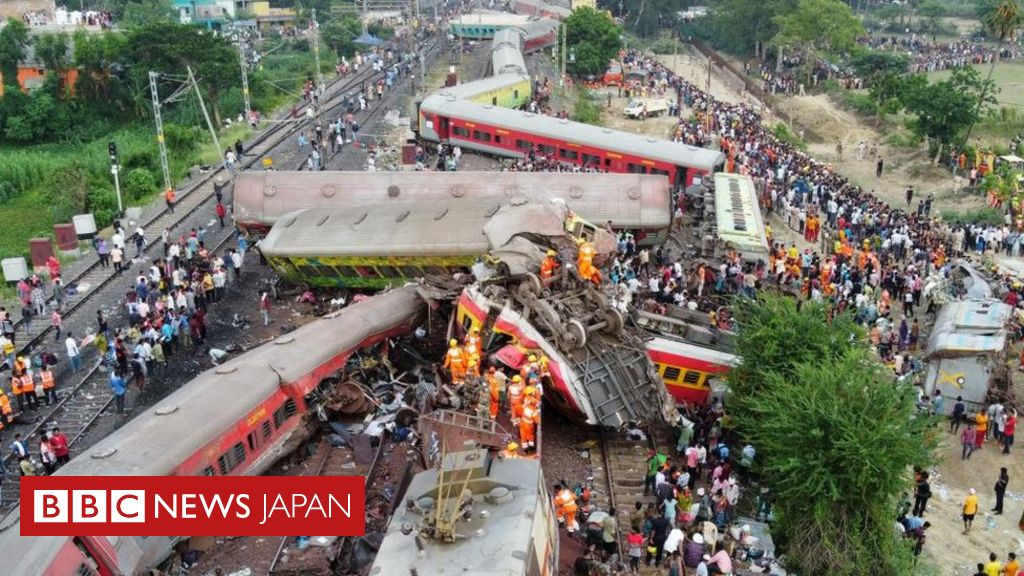運行システムか信号に問題か インド列車事故、死者は275人 BBCニュース