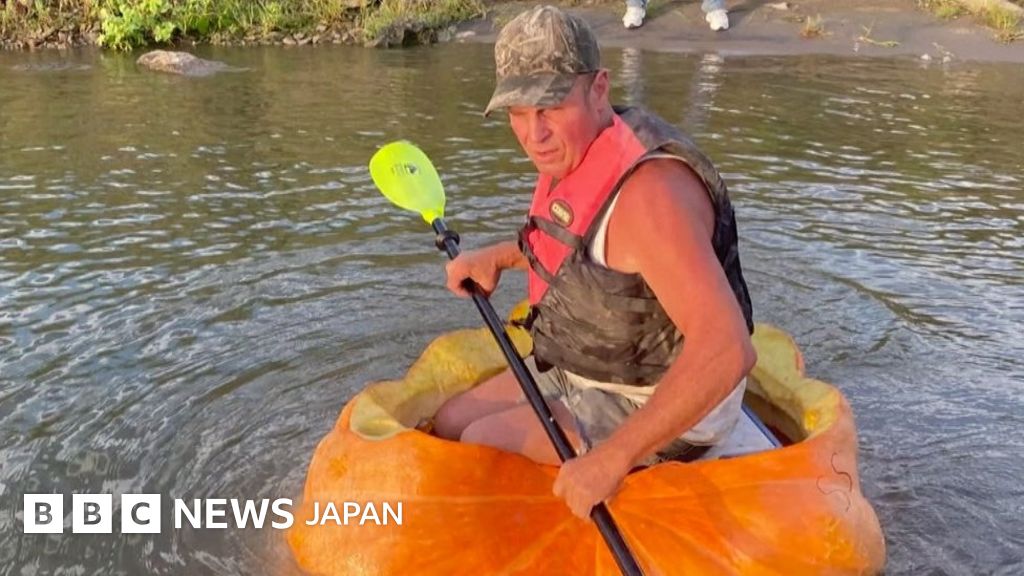 巨大カボチャで61キロ川下り ギネス世界記録に認定 - BBCニュース