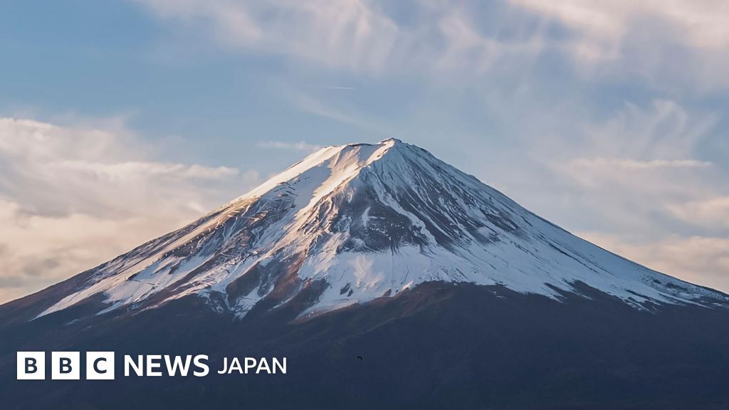 富士山で救助された登山者、携帯電話捜しに戻り4日後また救助 - BBC