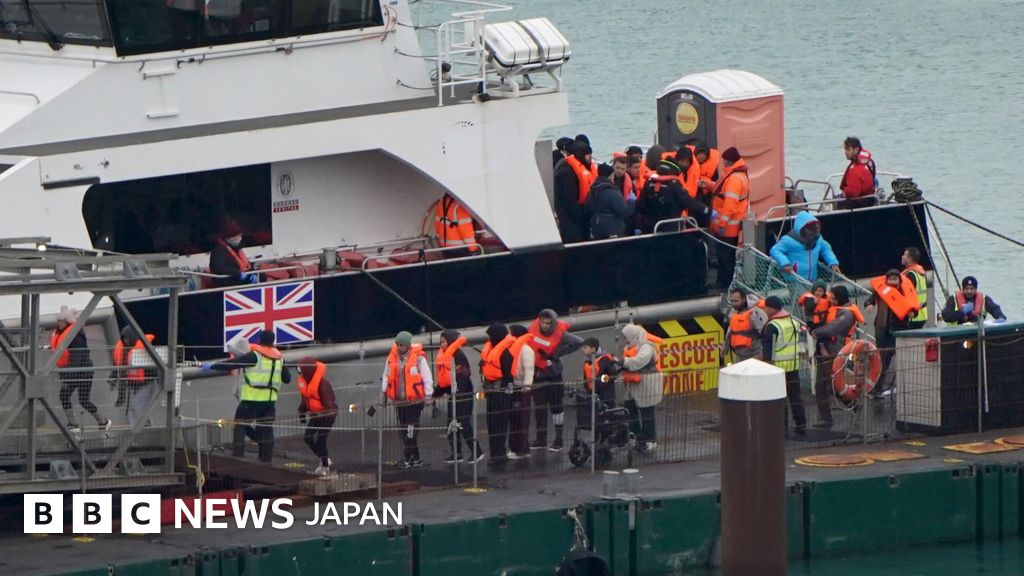英仏海峡を渡る移民、1日だけで800人超 12月の最多を記録 - BBCニュース