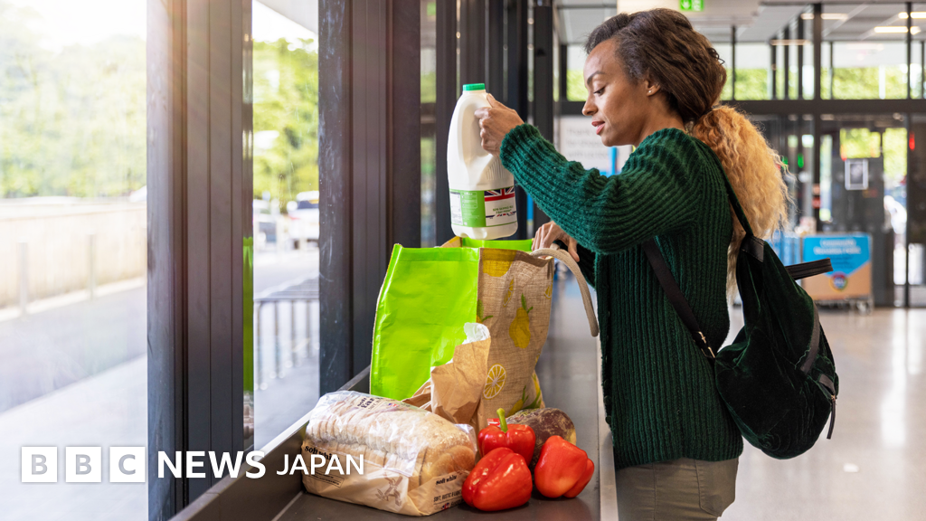 BBCニュース - 牛乳や卵などの価格を引き下げるよう英政府が圧力、スーパー側は「上限」設定には反発