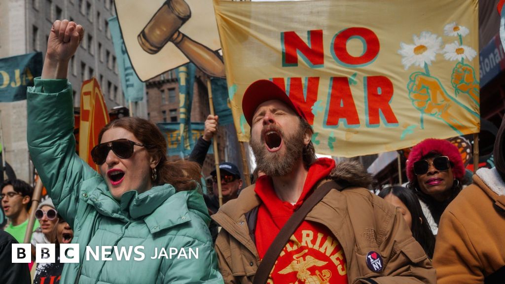 BBCニュース - 「王はいらない」、アメリカ各地で反トランプ政権デモ　イランとの戦争や移民政策を非難