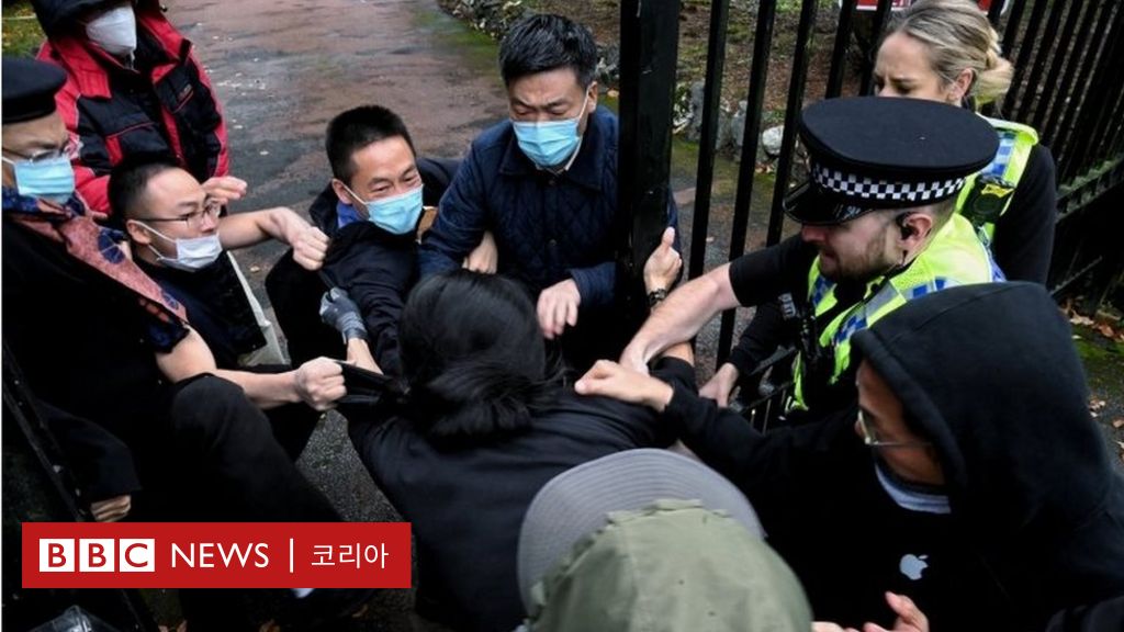 Hong Kong protesters “taken to the Chinese consulate”