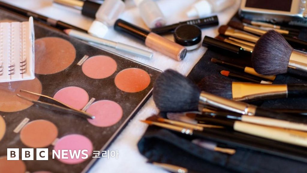 화장품 속 '사라지지 않는 유해 화학물질'의 분해 가능성 발견 BBC News 코리아