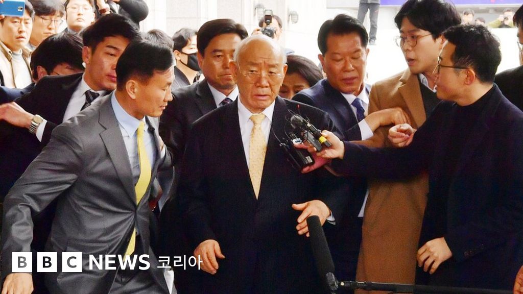 전두환 재판: 광주에서 처음 법정서는 전두환 전 대통령 - BBC News ...