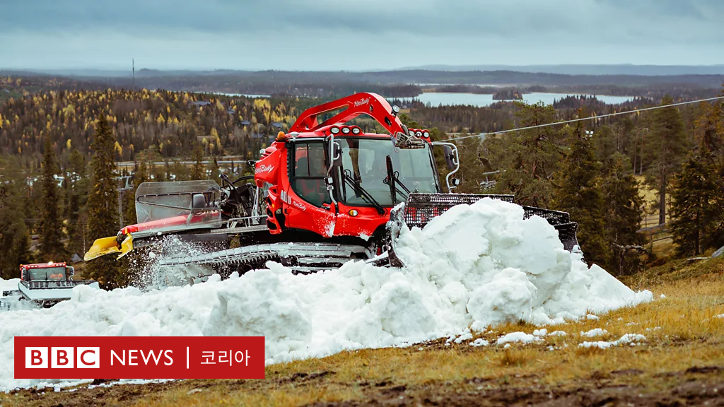 Ski Resorts Adapt to Climate Change with Snow Storage Technology