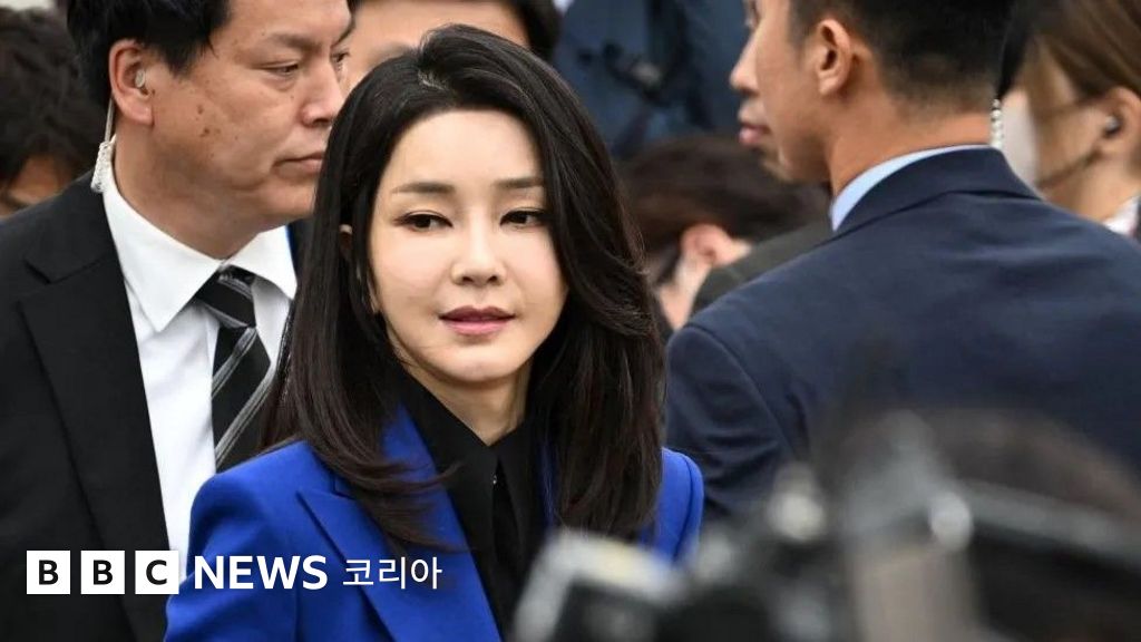 김건희 여사 ‘디올 백'이 과거 '대통령기록물'과 다른 점은? BBC News 코리아