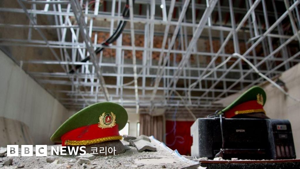 '가짜 경찰서, 가짜 은행, 가짜 공안 제복'...캄보디아 범죄 단지 내부를 가다