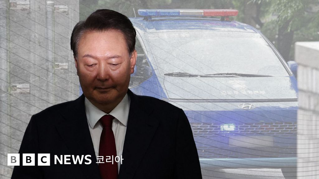 윤석열 전 대통령 구속 호송차