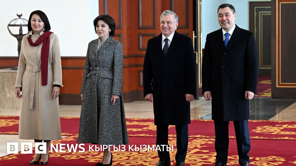 Жалаңаш қыз орман порносында ұсталды.